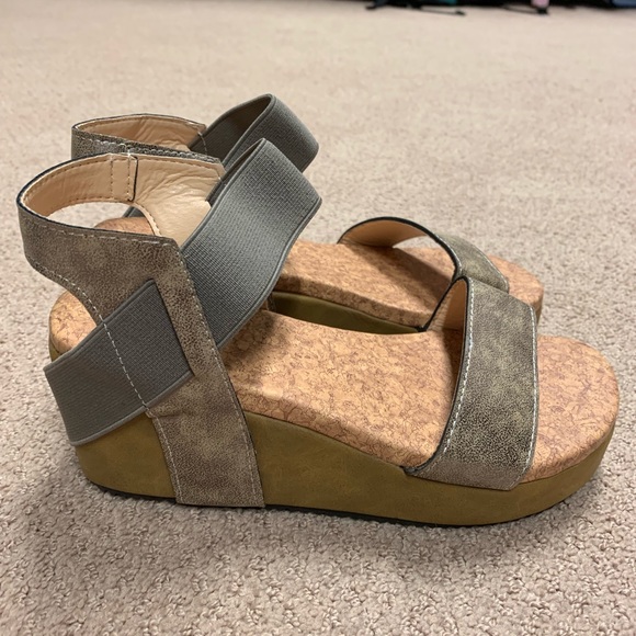 Shoes - Comfort Wedges